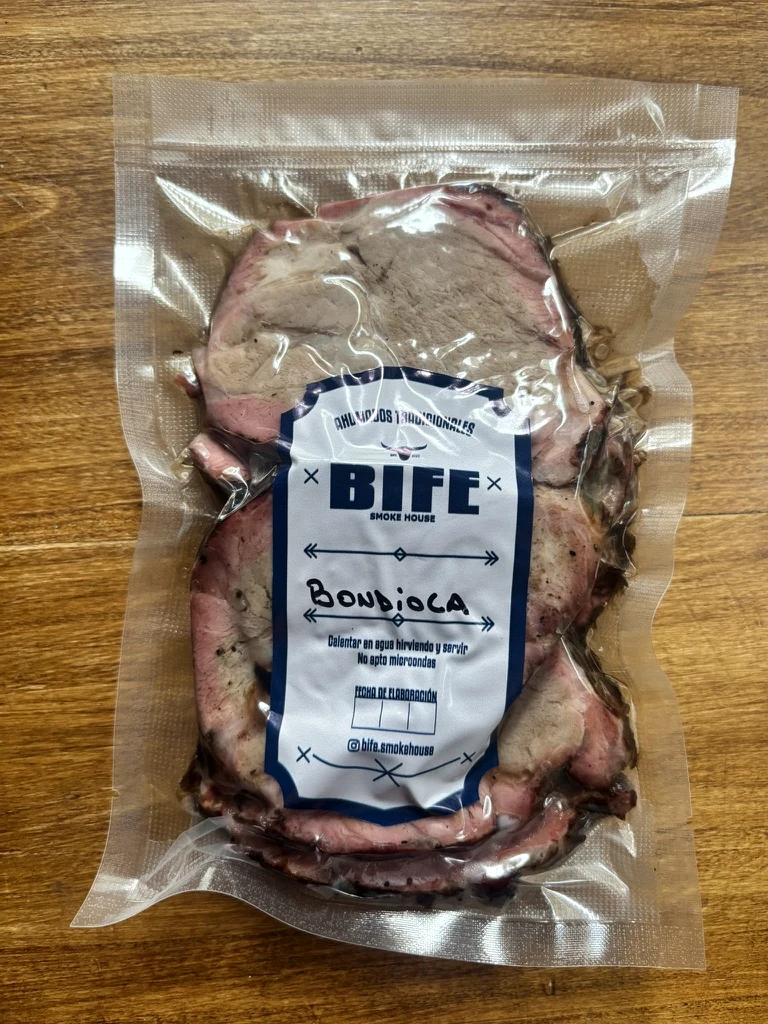 Bondiola ahumada BIFE envasada al vacío